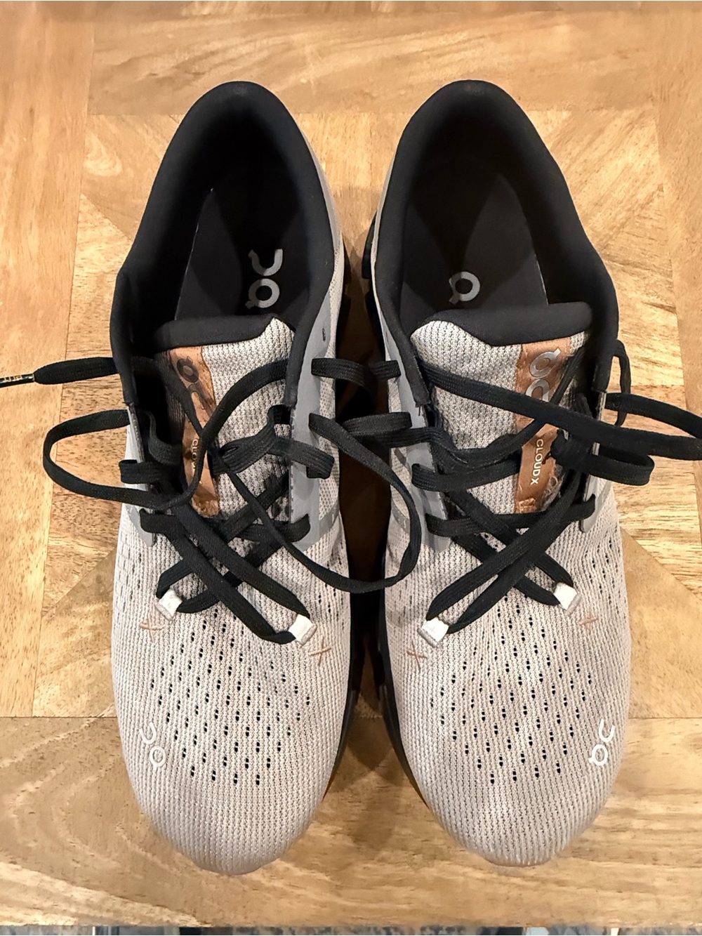 On Running Men's Light Gray and Black Cloud Running Shoes